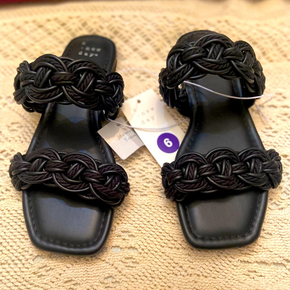 NWT size 6 black slides